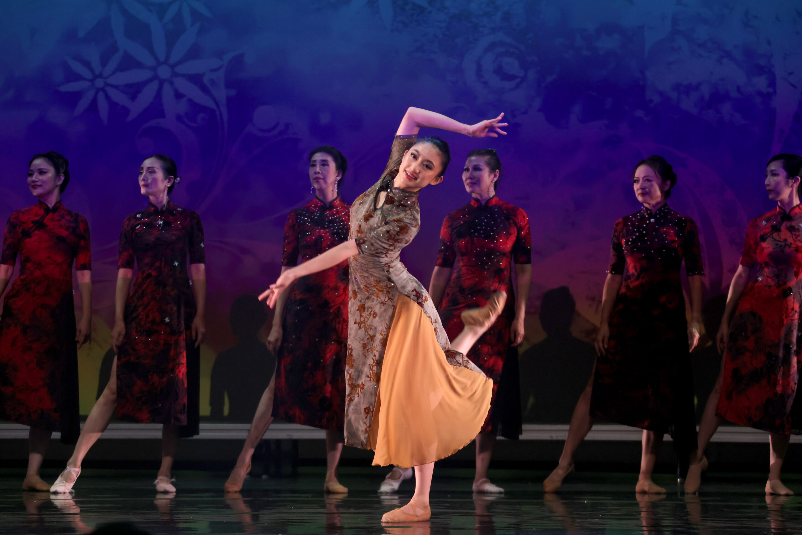 多伦多华星艺术团主办歌舞晚会展现“中国风”