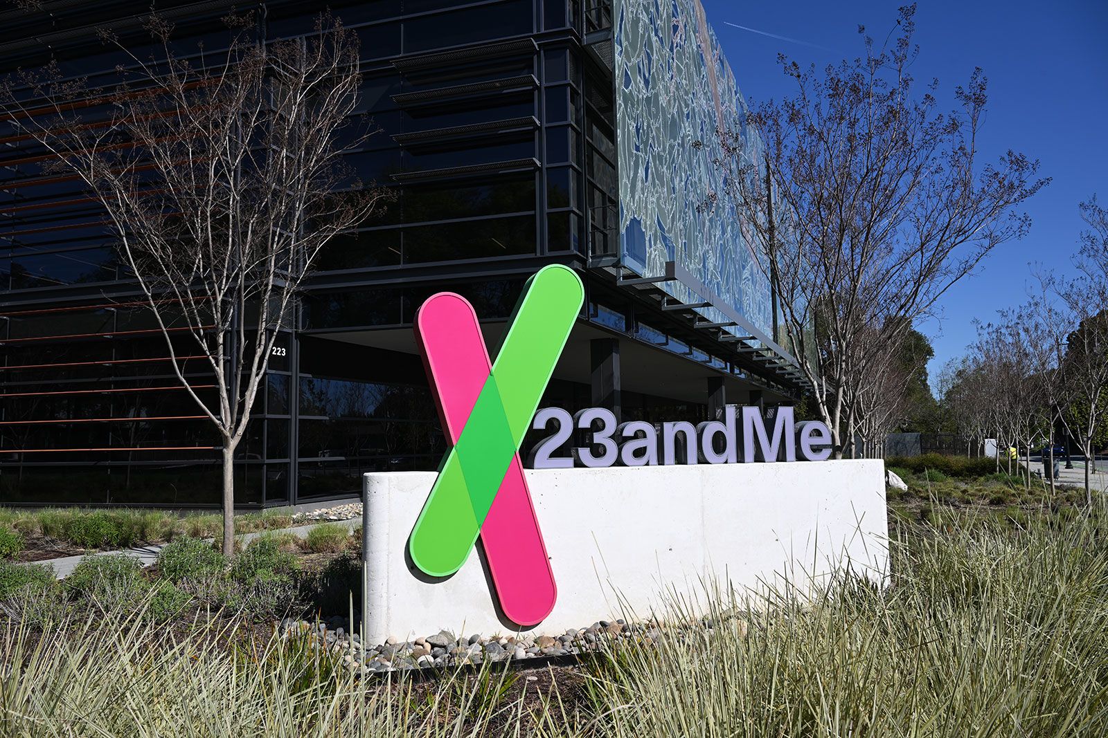 基因检测巨头易主！Regeneron制药2.56亿美元收购23andMe