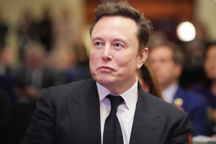 马斯克官宣：特斯拉与三星达成165亿美元芯片协议，AI芯片生产重启在即！