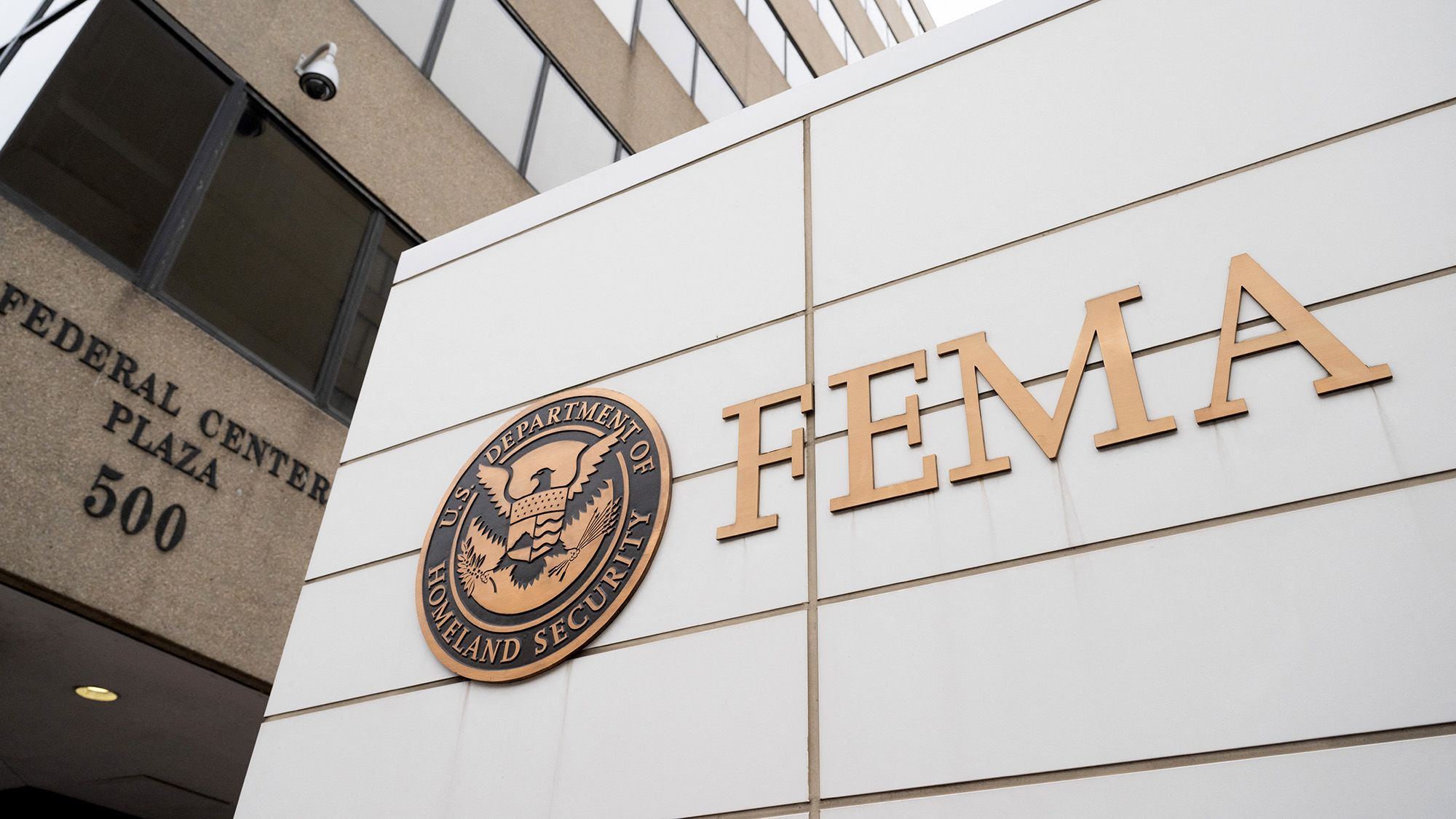 美国爆重大数据泄露：FEMA高层被开除，25万员工信息安全受质疑