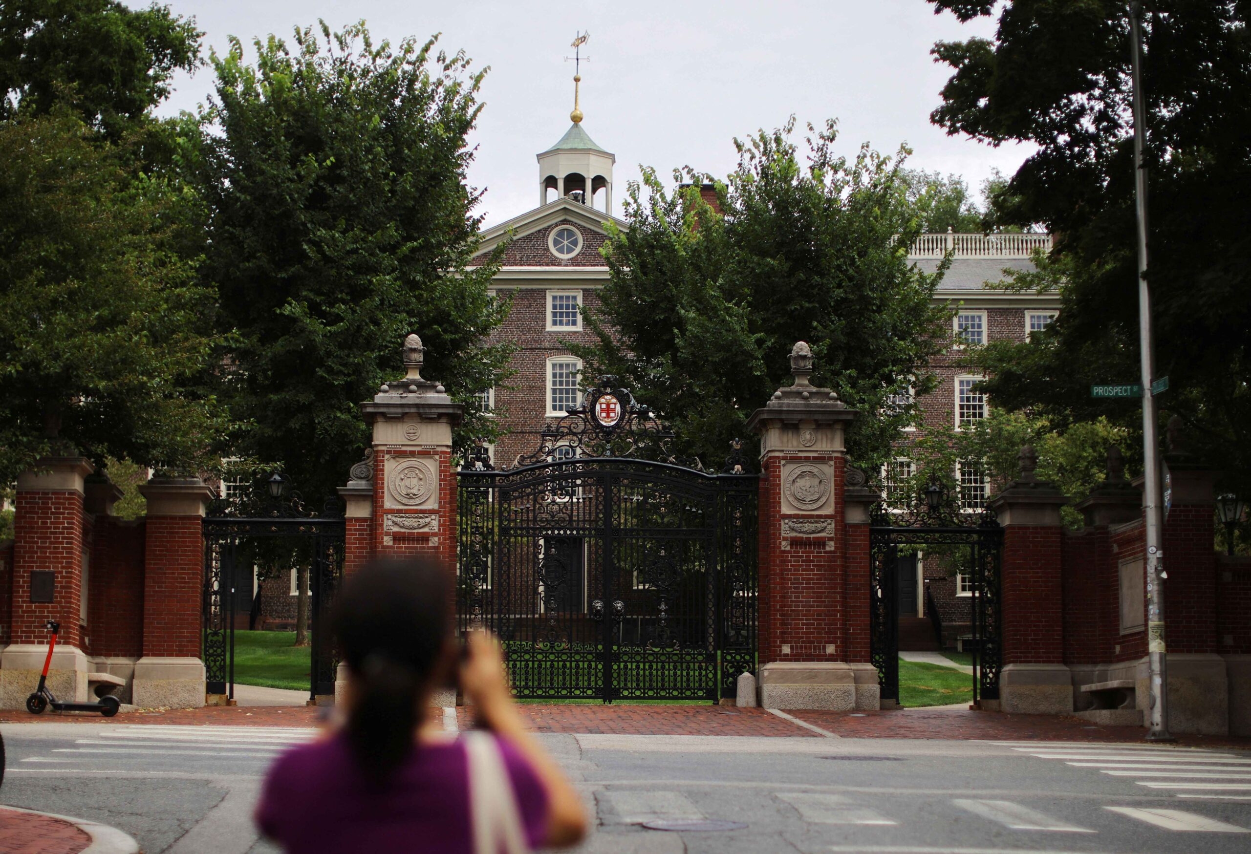 七所大学拒绝白宫附加条件的资助协议　其余高校尚未回应