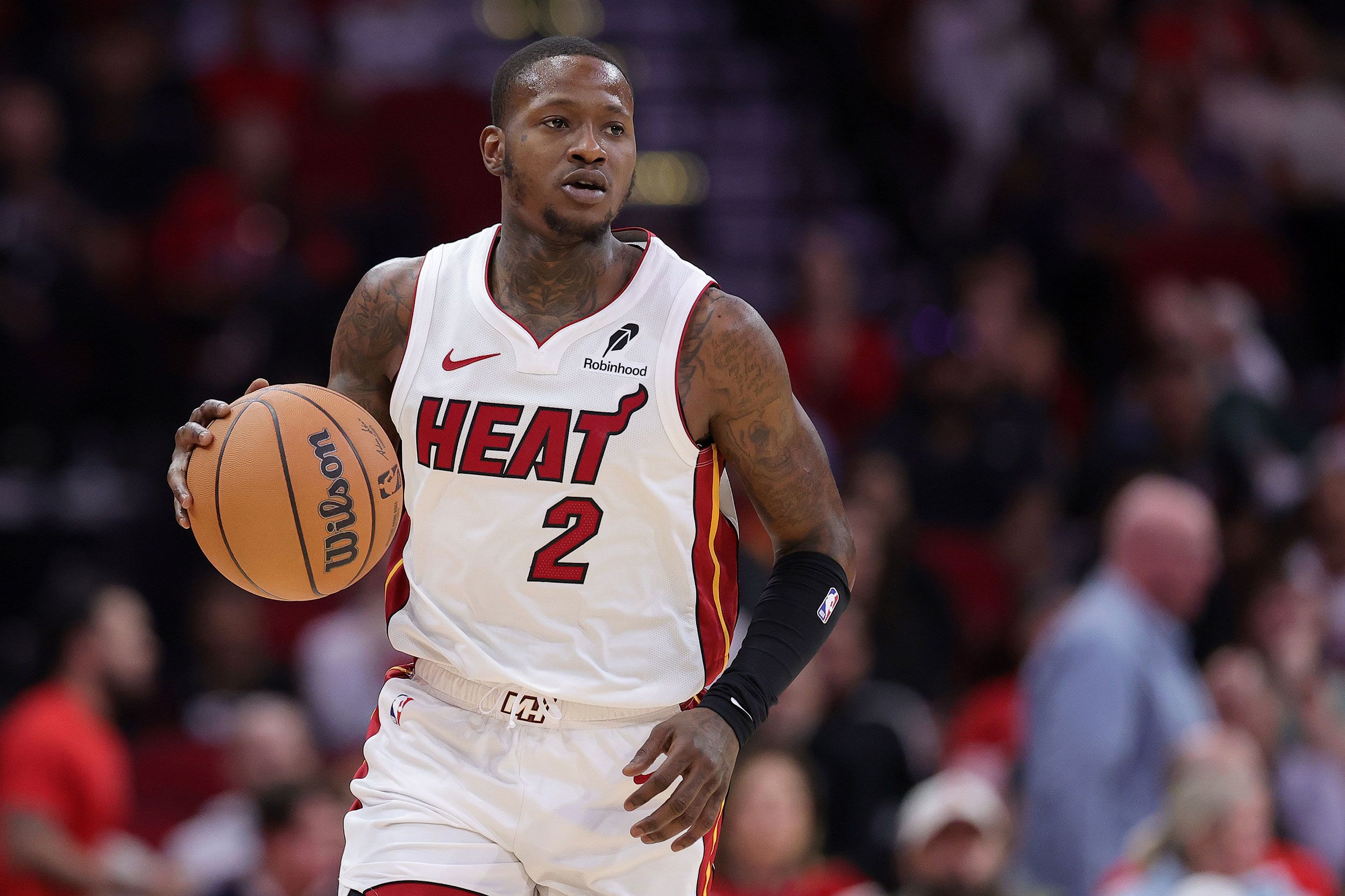 NBA震撼丑闻！名人堂教练比卢普斯与球星罗齐尔涉黑帮操纵赌博被捕