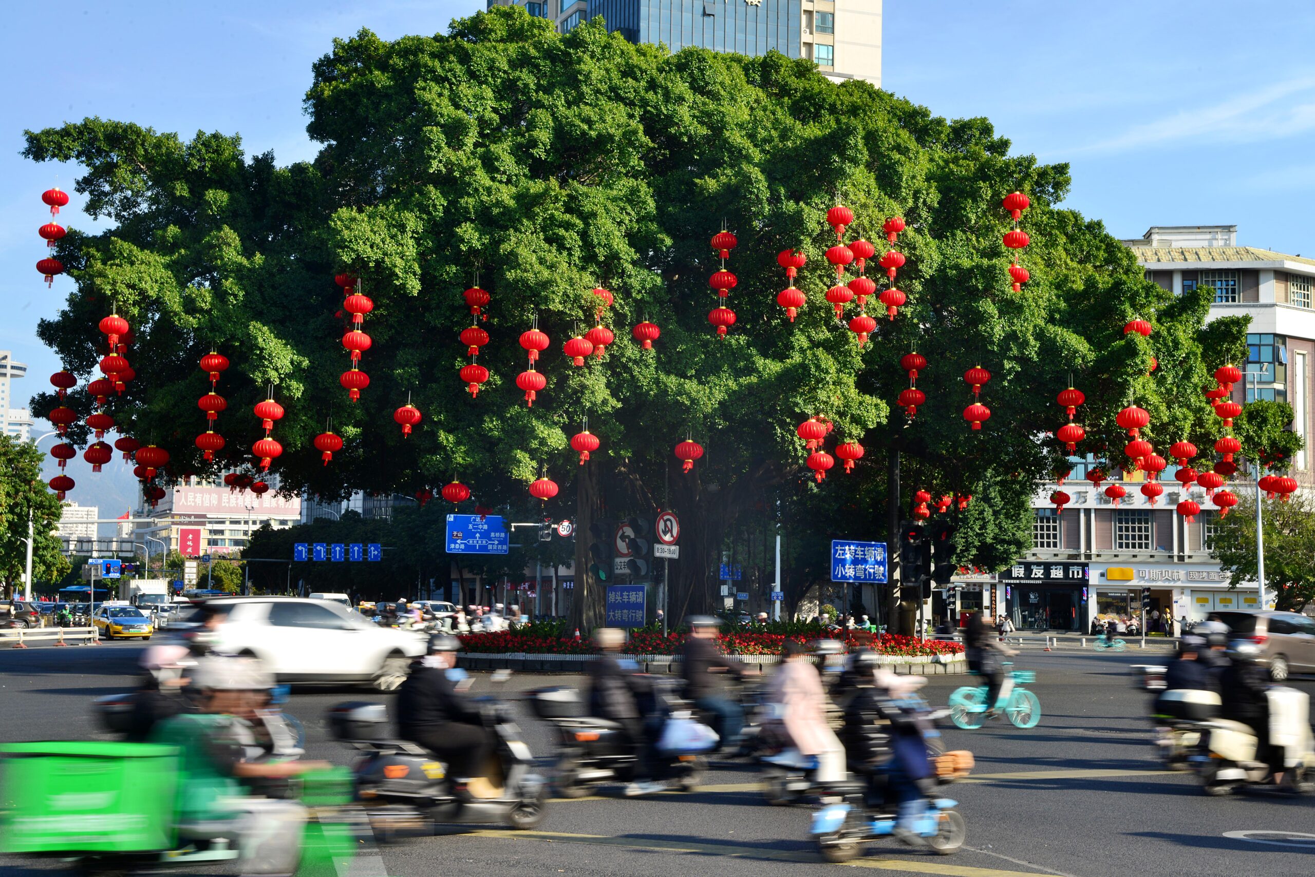 福州街头新年氛围渐浓