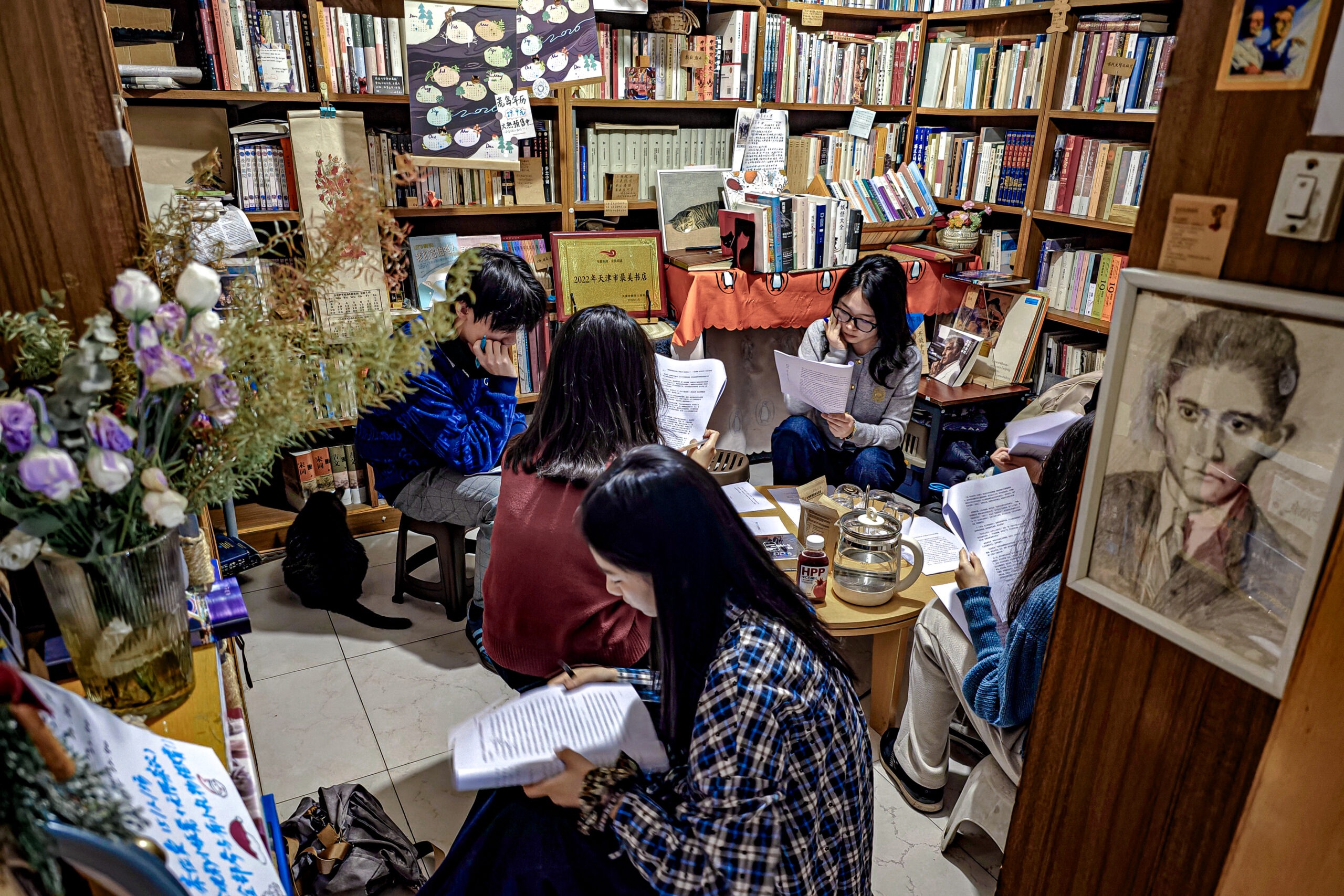 旧书摊+阅读盲盒 天津“淘书客”书香跨年