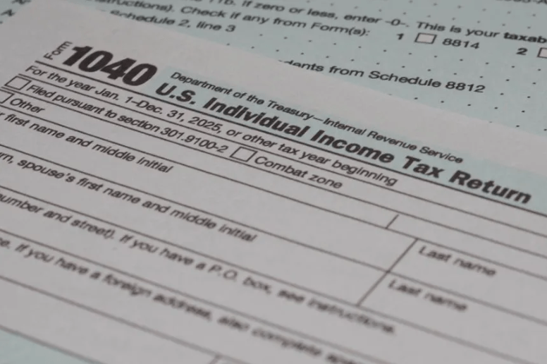 美国医保出新规！保险补贴可能要倒贴，收入越高还得越多