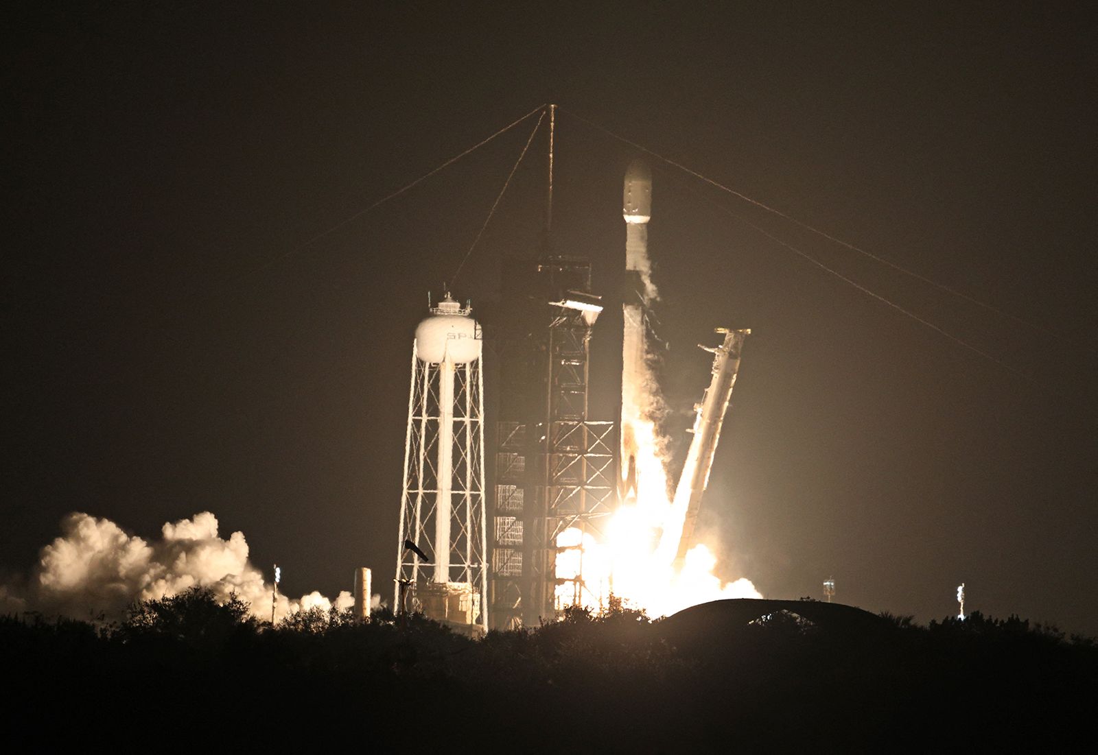就在周三凌晨！SpaceX火箭罕见高速撞月，NASA确认：不会威胁地球